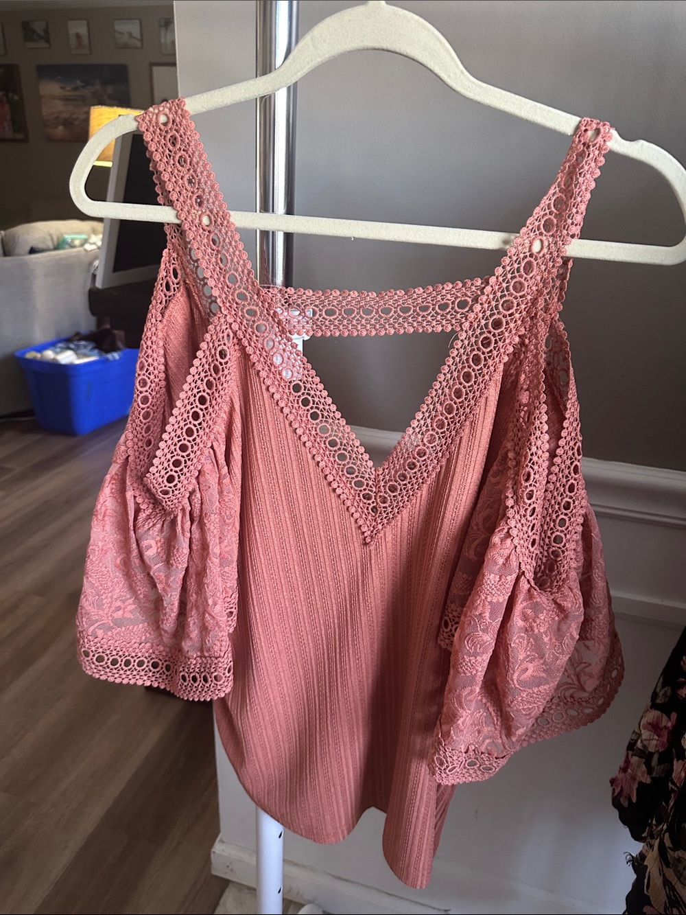 gimmicks by BKE Dusty Rose Lace-Trim Cold-Shoulder Tank